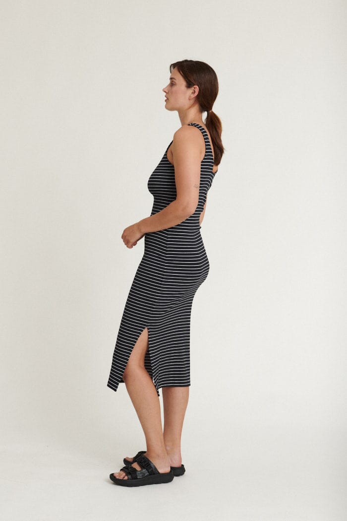 Basic Apparel - Ludmilla Openback Dress - 703 Black / Bright White Kjoler 