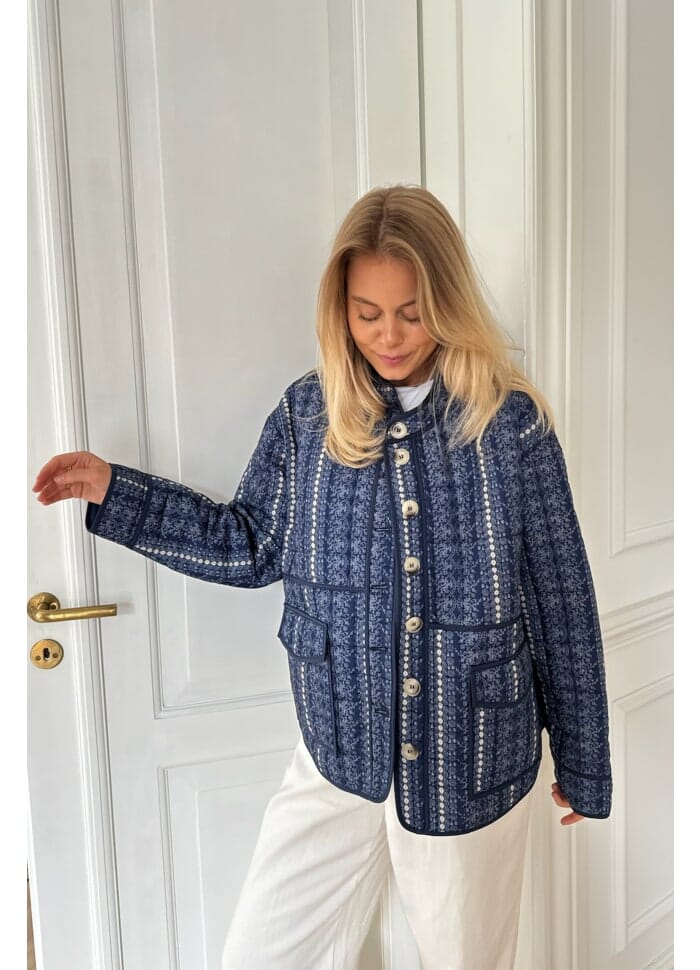 Forudbestilling - BYIC - Emmyic Quilted Jacket - nfp Navy Flower Print Jakker 