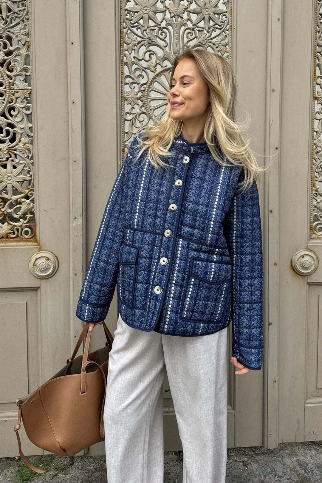 Forudbestilling - BYIC - Emmyic Quilted Jacket - nfp Navy Flower Print Jakker 