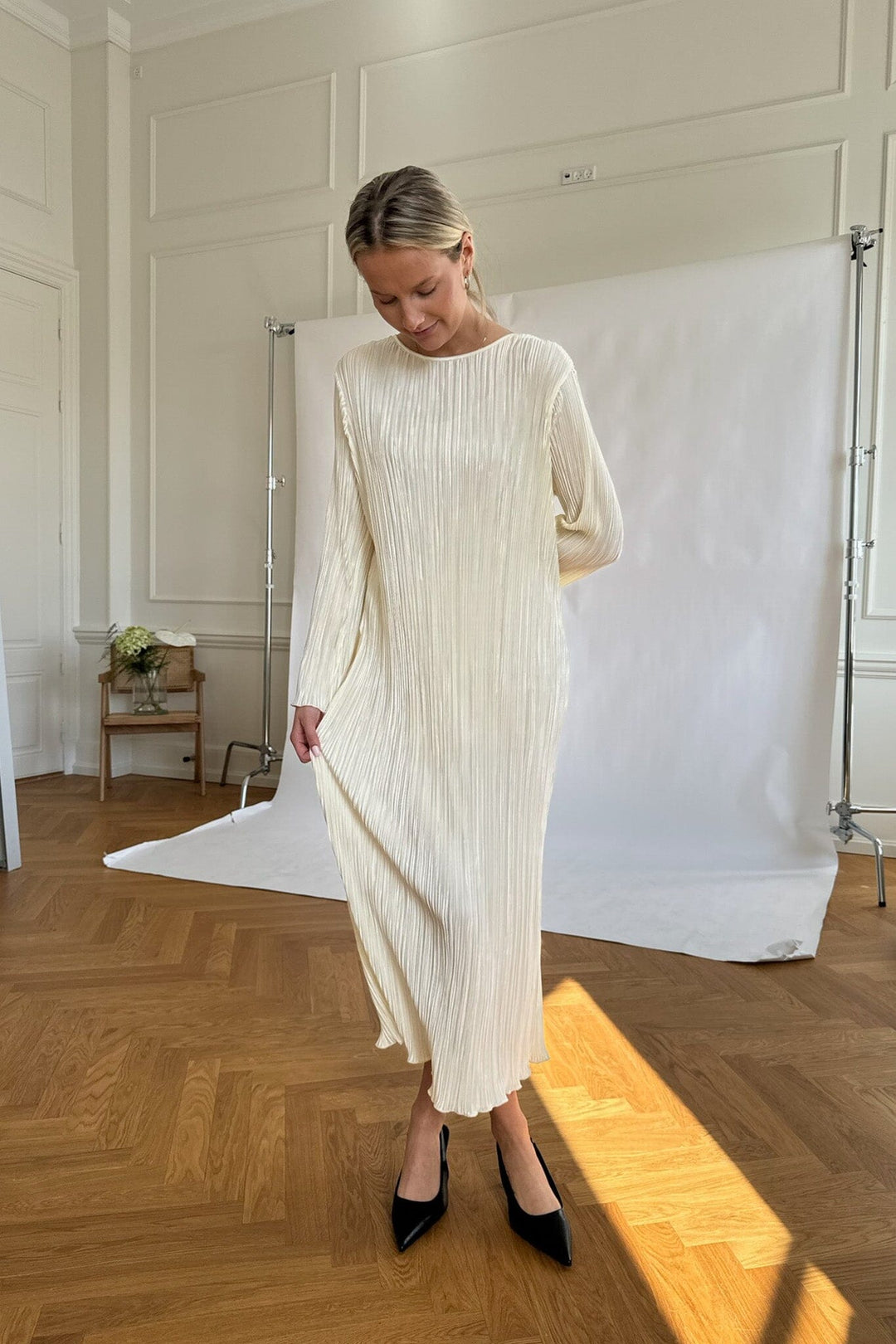 Forudbestilling - BYIC - Kellyic Long Plissé Dress - of Off White Kjoler 