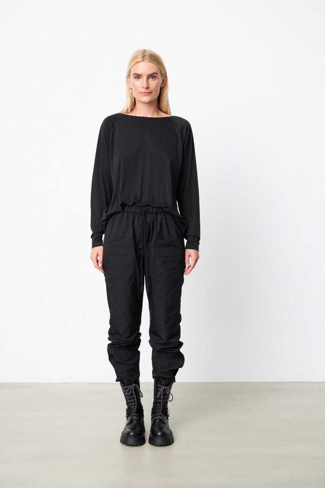 Forudbestilling - Gossia - Thilla Pant - Black Bukser 