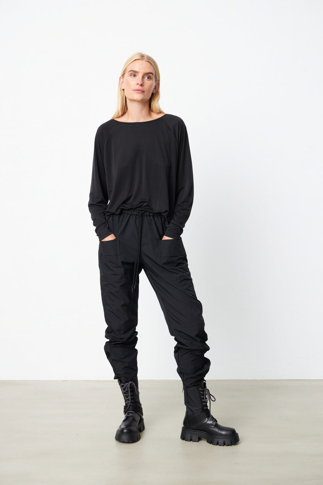 Forudbestilling - Gossia - Thilla Pant - Black Bukser 