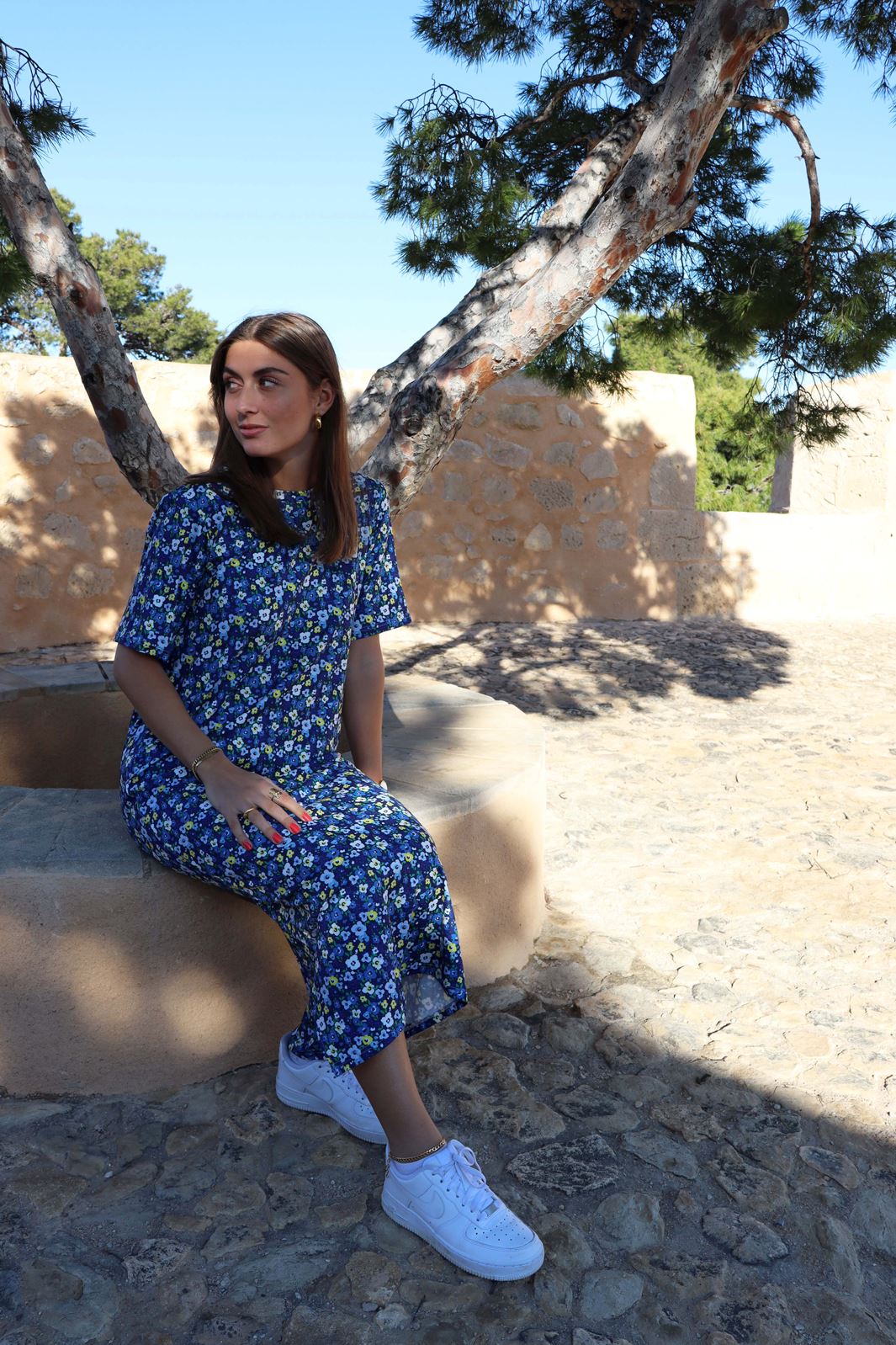 forudbestilling - Liberte - Alma T-shirt Dress - Navy White Flower (Maj) Kjoler 