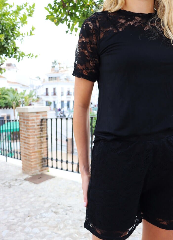 Forudbestilling - Liberte - Isa-Ss-Lace-Sleeve-Tshirt - Black T-shirts 