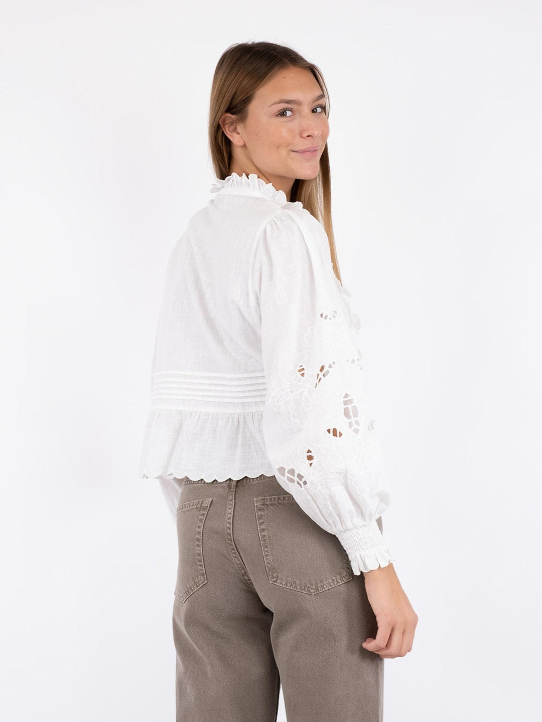 Forudbestilling - Neo Noir - Petrine Embroidery Blouse - White Skjorter 