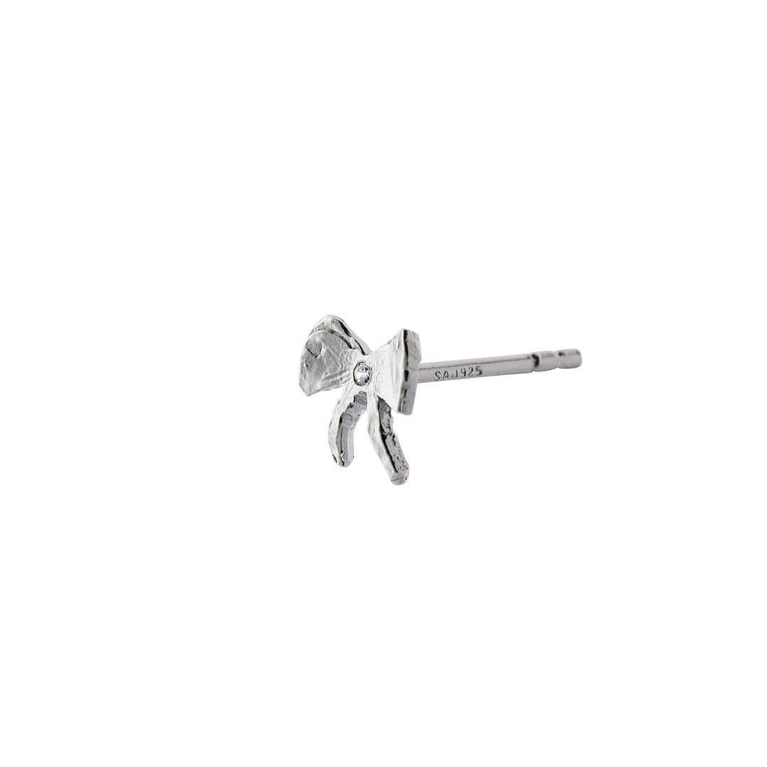 Forudbestilling - Stine A - Petit Bow Earring With Stone Silver - Single - 1344-00-S Øreringe 