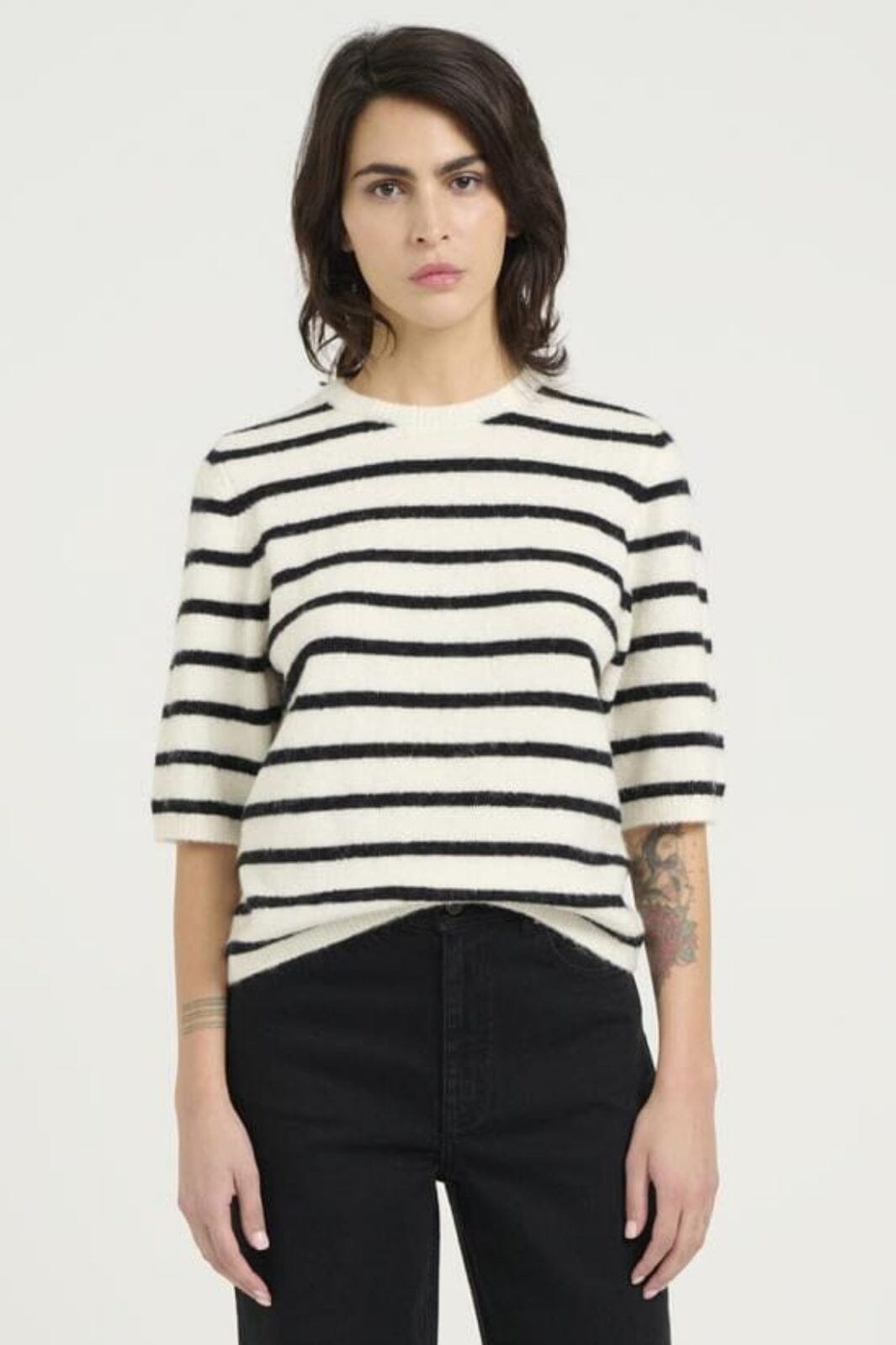 Gestuz - Alphagz Ss Tee Striped - 106145 Ivory Black Striped Pullover 