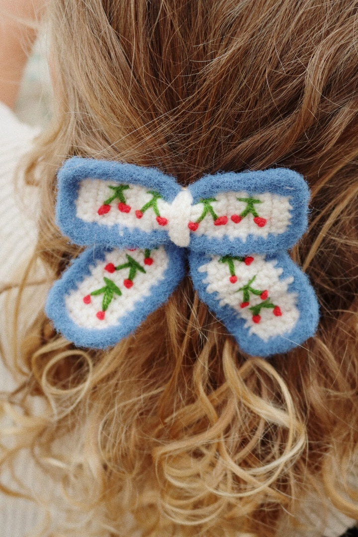 Konges Sløjd - Cherry Crochet Bow Clip - Cherry Hårspænder 