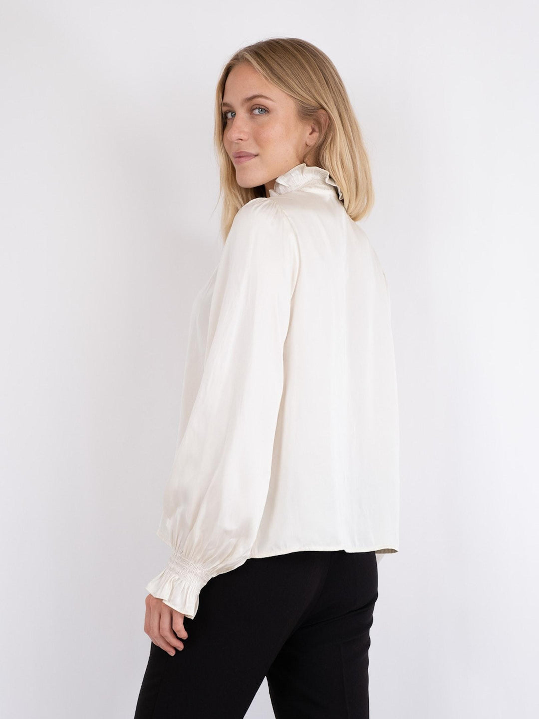 Neo Noir - Brielle Satin Blouse - Off White Bluser 