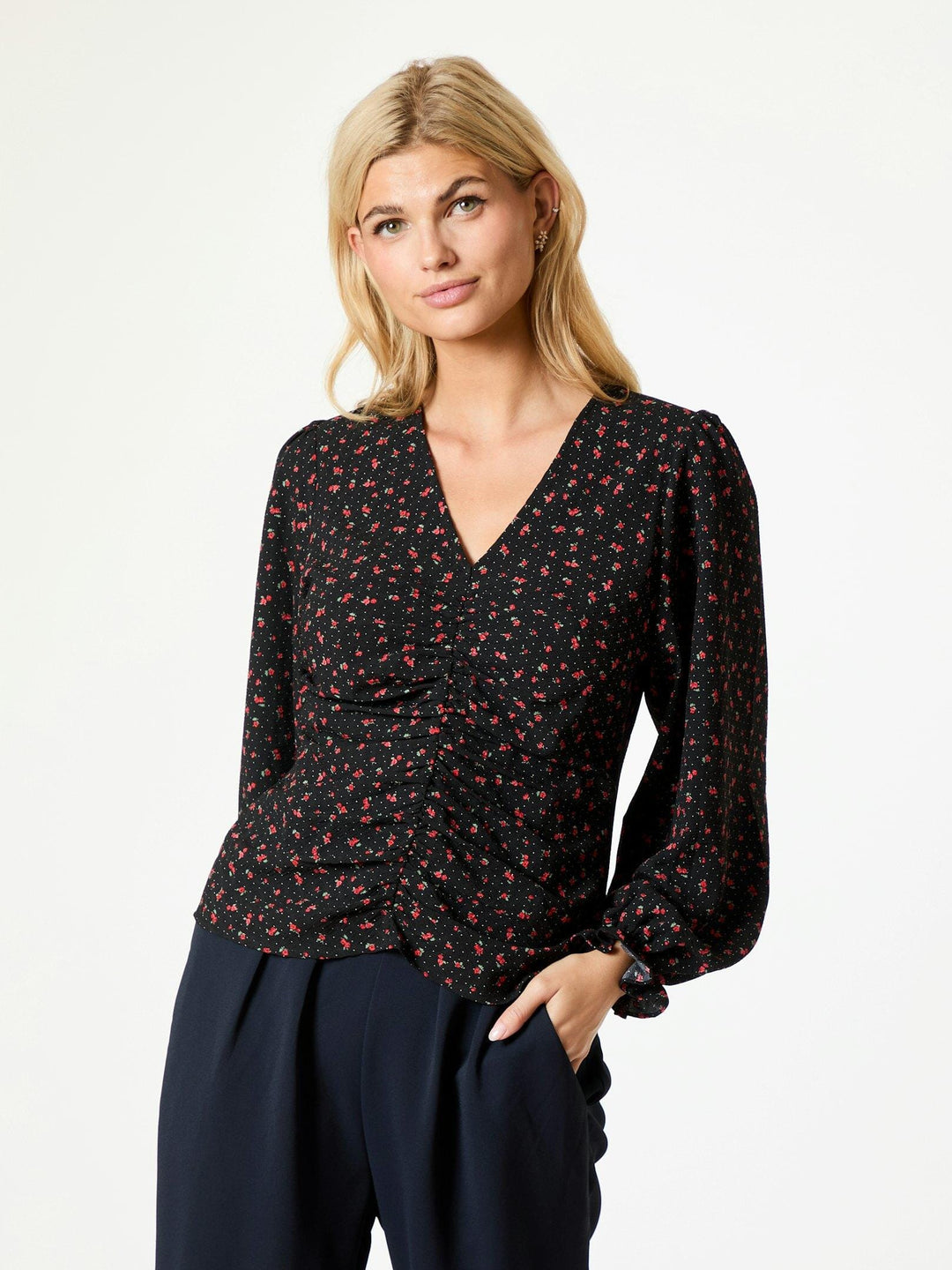 Neo Noir - Katinka Floral Dots Blouse - Black Skjorter 