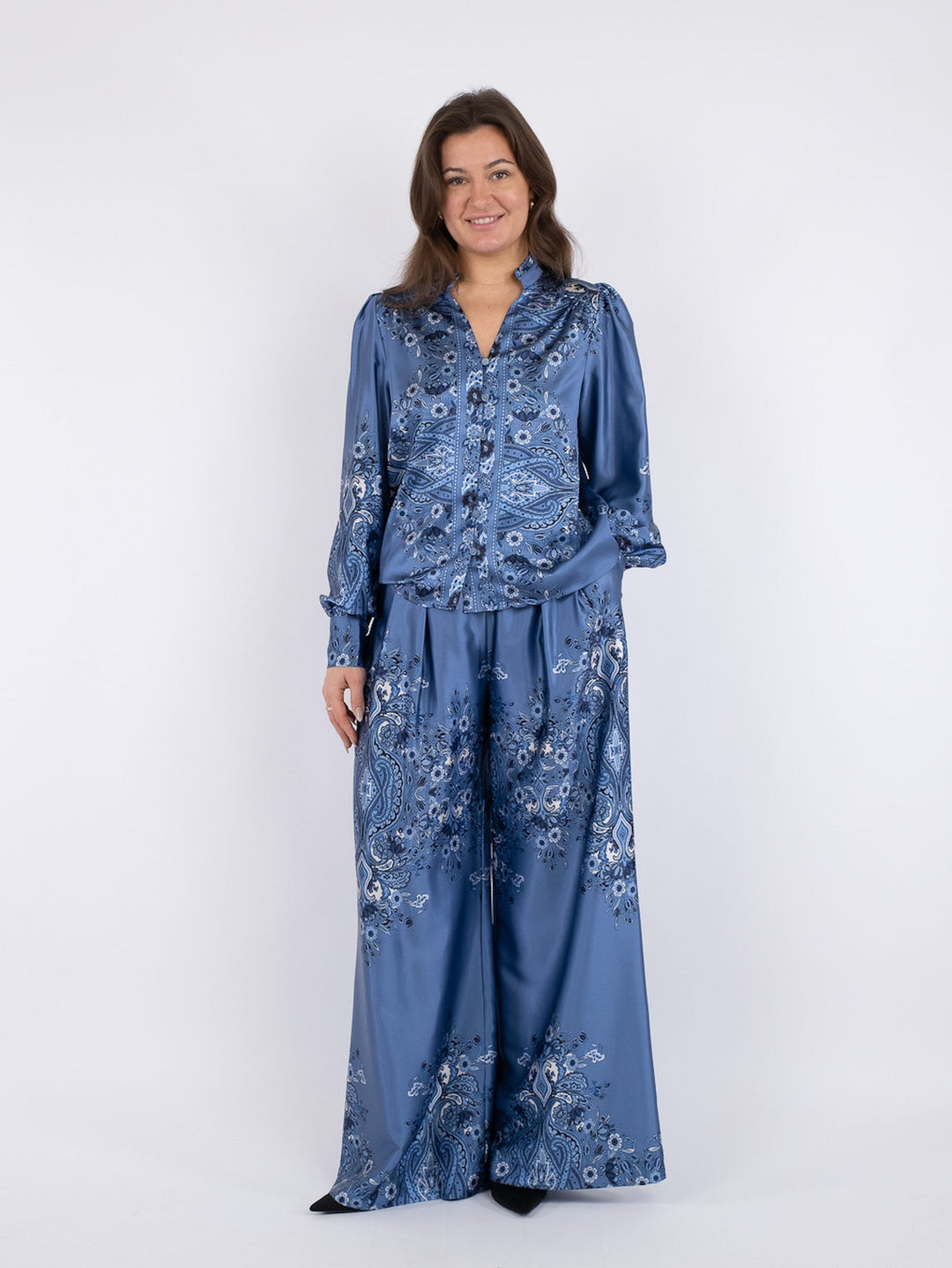 Neo Noir - Massima Paisley Border Blouse - Dusty Blue