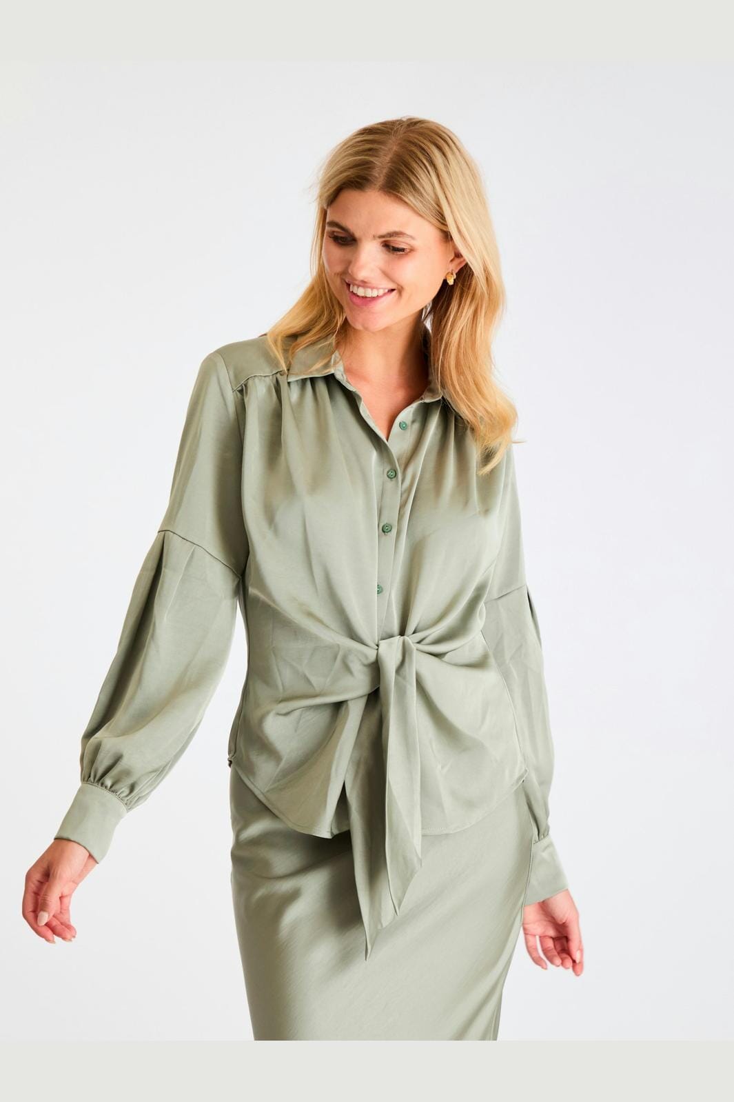 Neo Noir - Naja Satin Shirt - Smoke Green