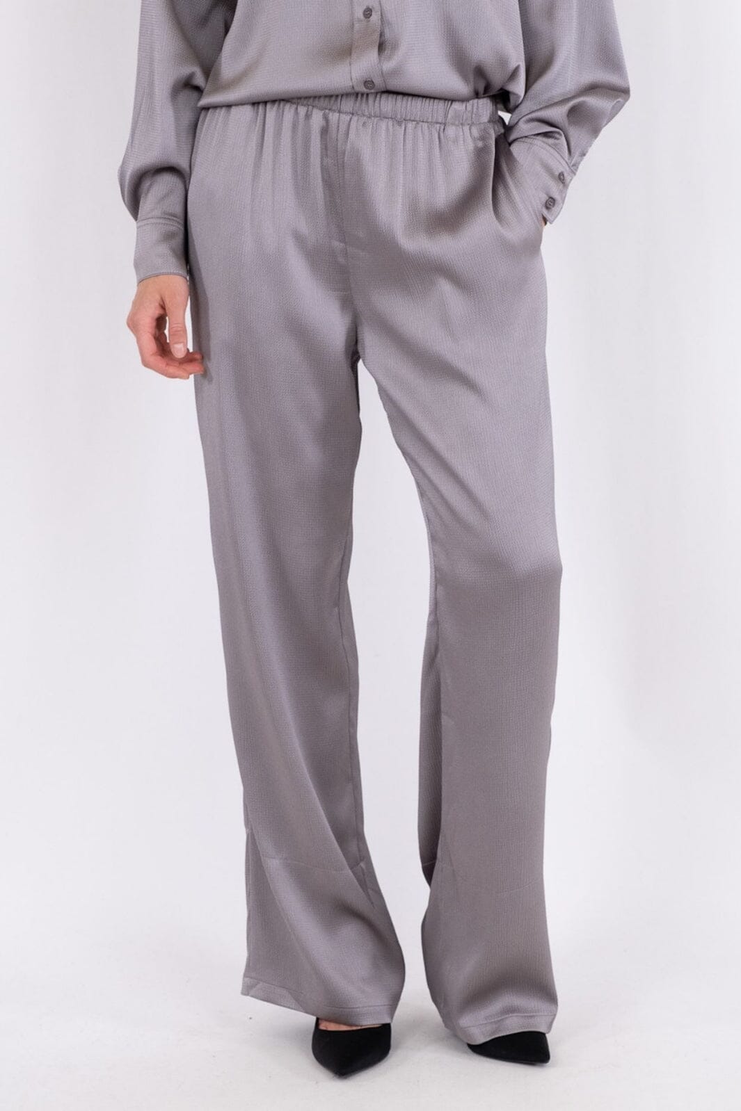 Neo Noir - Nola Crepe Satin Pants - Grey Bukser 