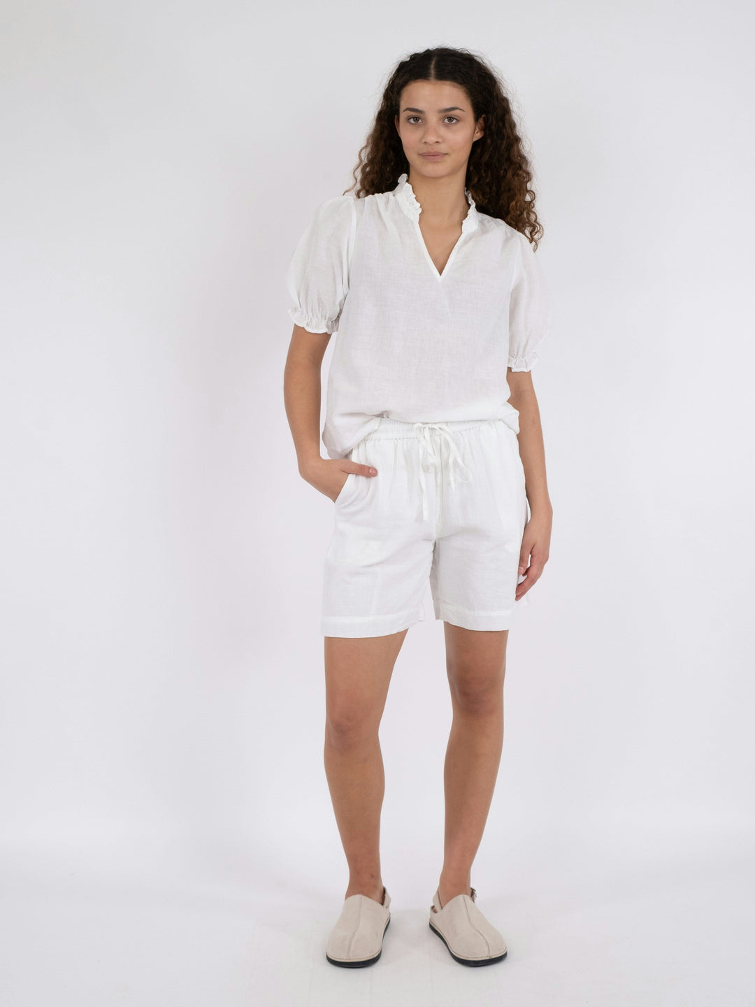 Neo Noir - Shea Linen Shorts - White