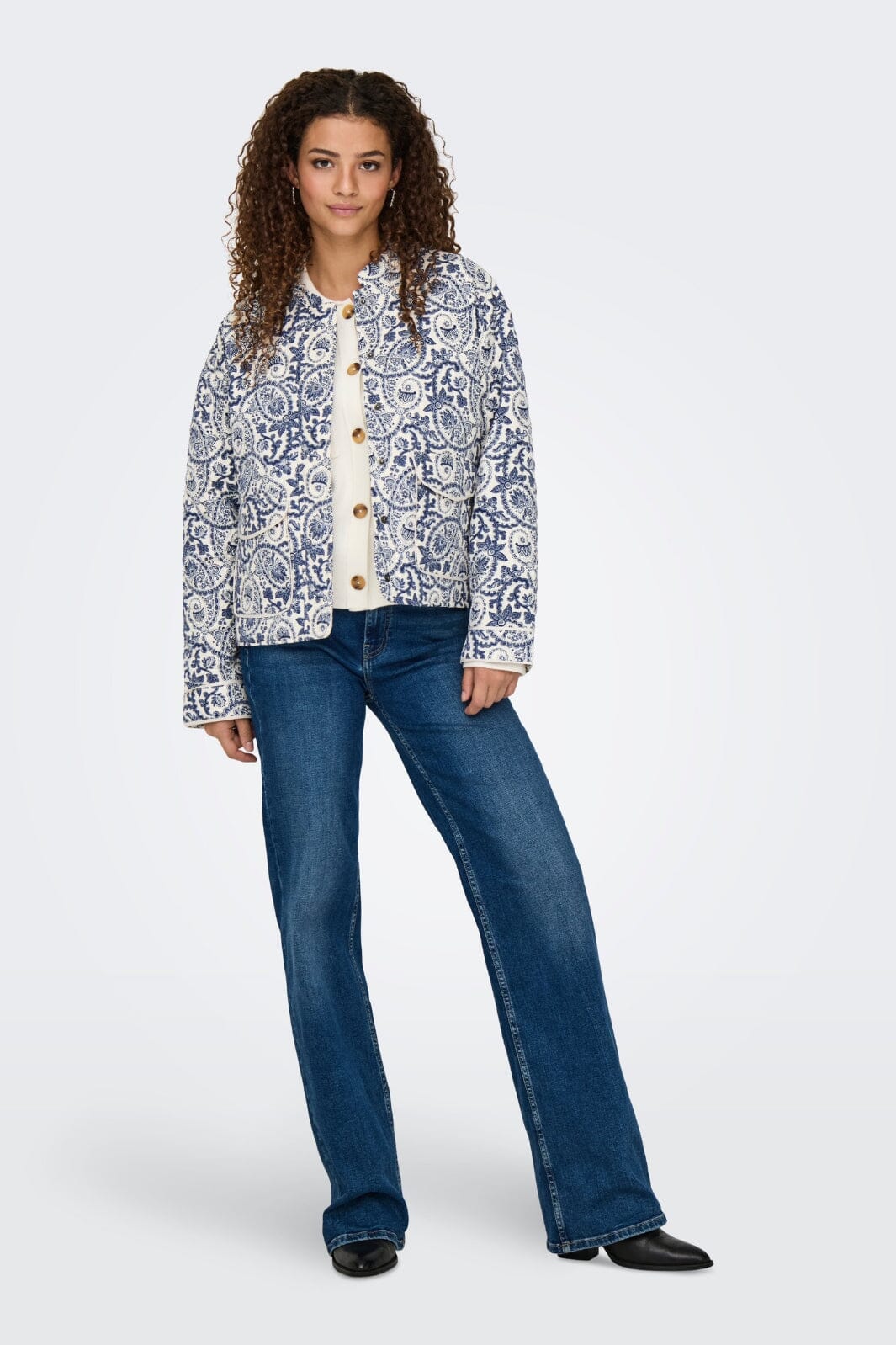 Only - Onlhallie Quilted Jacket - 4554811 Cloud Dancer Blue Tile Print