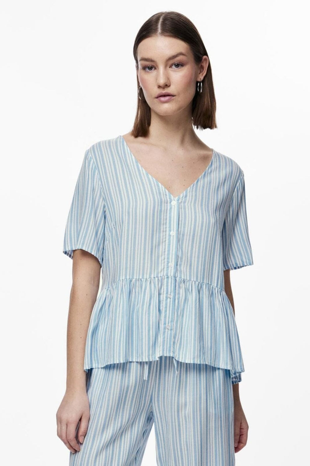 Pieces - Pcalvina Ss Button Down Top - 4472371 Blue Bell Cloud Dancer Toppe 