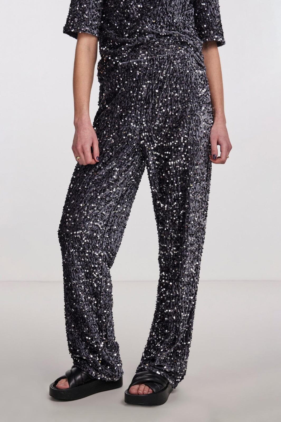 Pieces - Pckam Wide Pant - 4450514 Magnet Black Silver sequins Bukser 