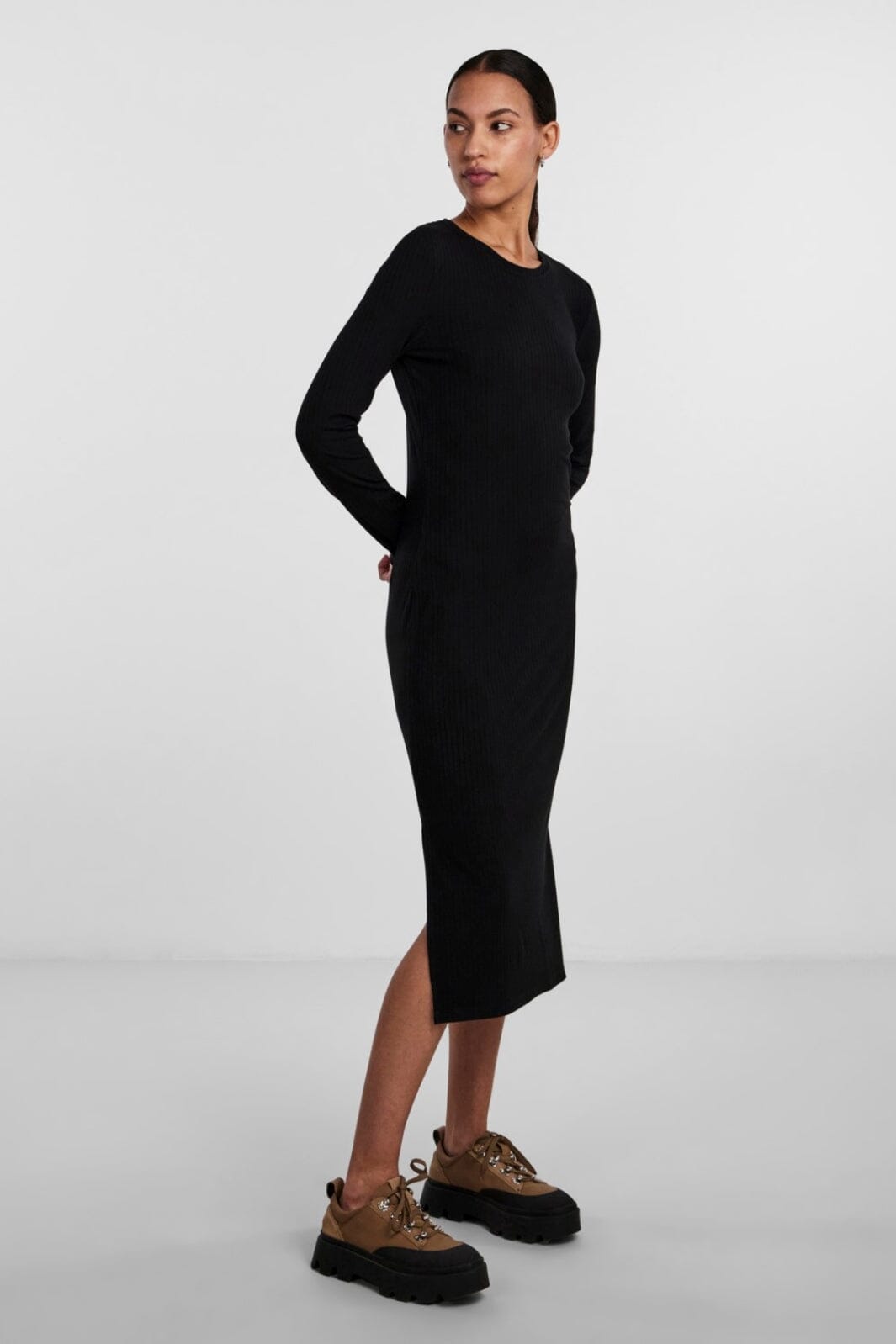 Pieces - Pckylie Ls O - Neck Midi Dress Noos - BlacK Kjoler 