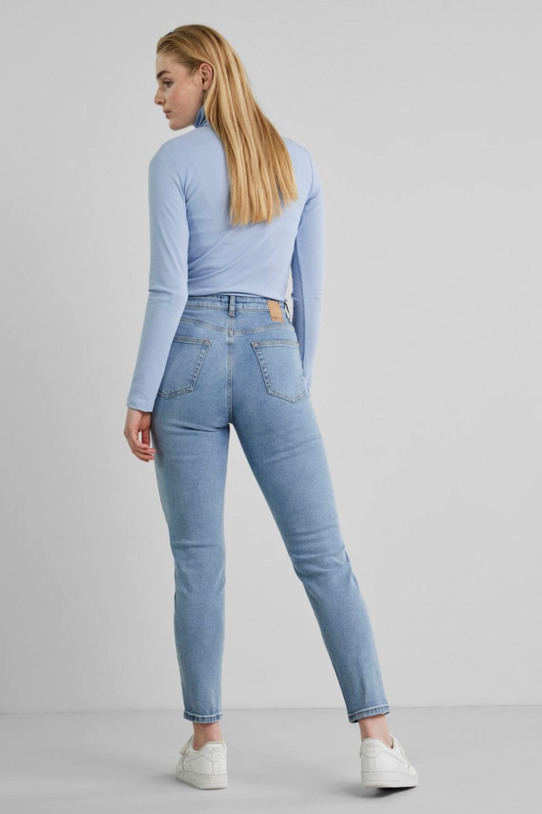 Pieces - PcLeah Mom HW Ank - Light Blue Denim Jeans 