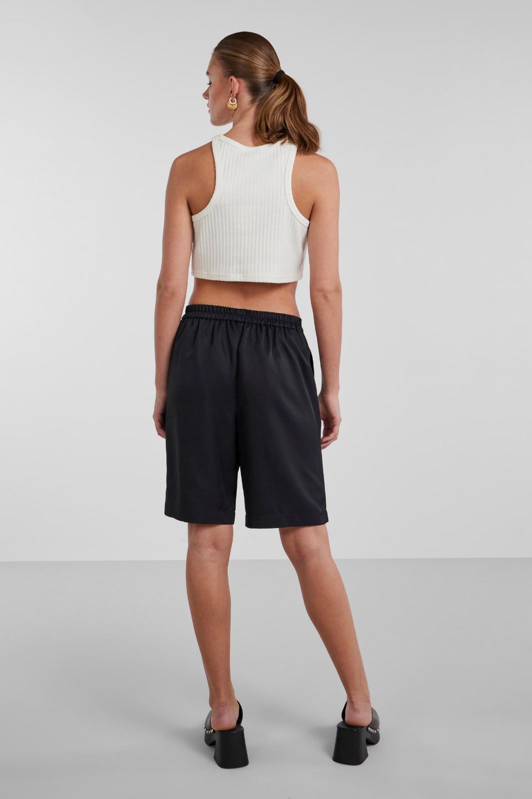 Pieces - Pctally Hw Shorts - Black Shorts 