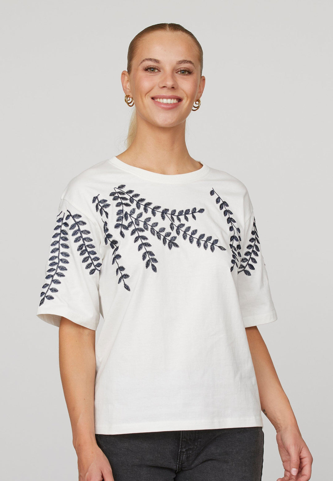 Sisters Point - Heda-Loose.Ss3 - 445 Cream/Navy T-shirts 