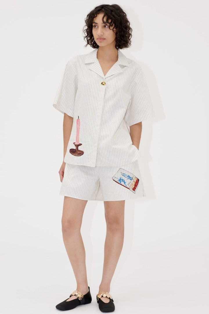 Stine Goya - 2339 Crisp Stripe Shirting, Bowling Collar Shirt sg-ss25-s016-2339 - Candle Stripe